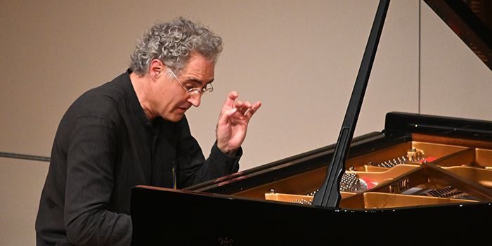 「ピアノの詩人」ドイツのピアニスト、キルシュネライトさんコンサート　ブラームス、ベートーベン…繊細に奏で　琉球新報ホール