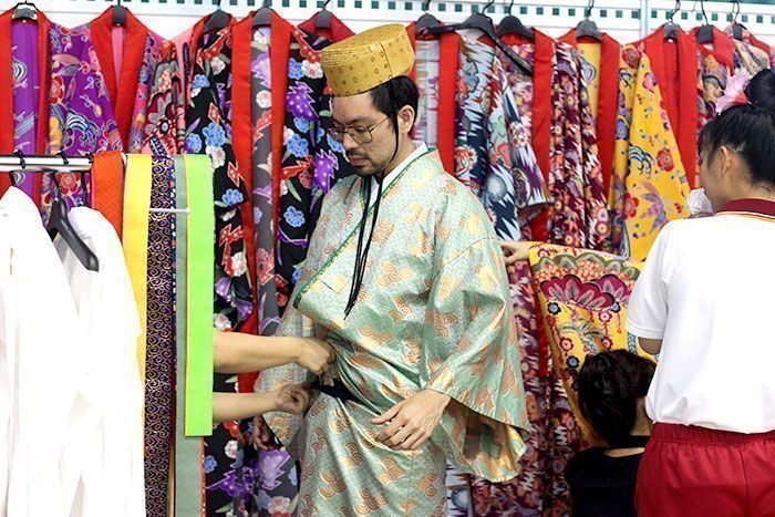 【En/Es】Popular in Ryukyuan costumes and Karajiyui (a traditional Okinawan knot) experience  on “Umanchu Cultural Exchange Festival”<Worldwide Uchinanchu Festival>