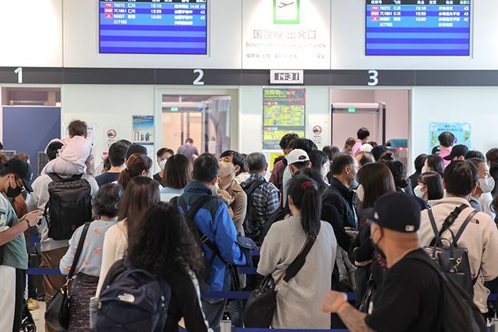 年末の那覇空港　保安検査で1時間要する便も　国際線に長蛇の列　路線再開で人手が追い付かず