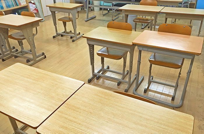 担任不在で児童生徒を他学級に振り分け、沖縄県内で21件　県教委が調査　定員上回る可能性も