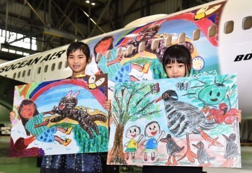 ヤンバルクイナとイリオモテヤマネコが大空へ！　沖縄の児童の絵がJTAとRACの機体をラッピング