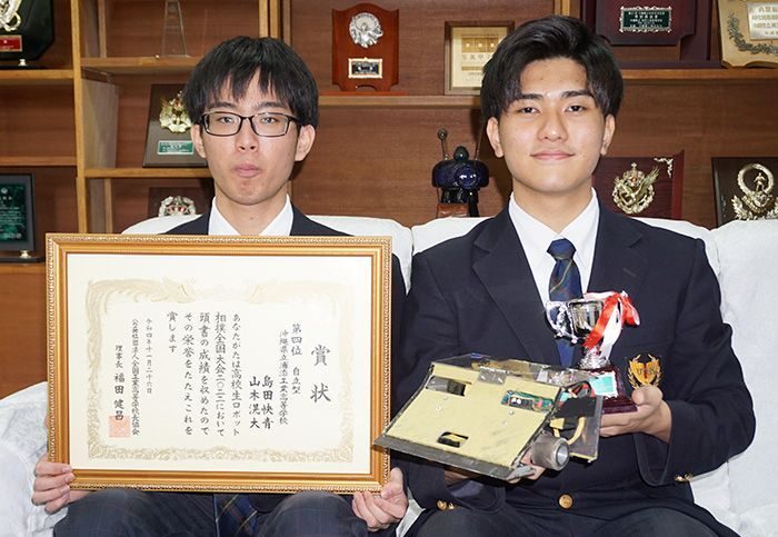 県勢初！ロボット相撲で全国4位　浦添工の島田さん、山木さん　パワーと駆け引きで勝利「3年間の成果。達成感ある」