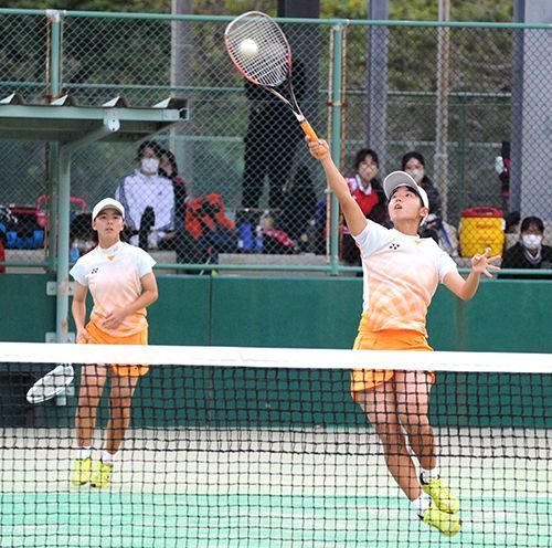 高校ソフトテニス　女子は名護の座波・玉城組が頂点　名護勢対決を制す　新人大会に続く栄冠