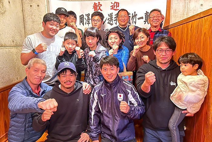 沖永良部高でボクシング教室　世界メダリストの岡澤、荒竹選手が指導　鹿児島