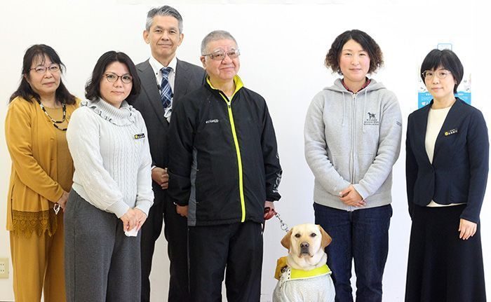 「相棒」とまた外へ　1年半ぶりに盲導犬と生活　外間さん「毎日が楽しい」　沖縄・那覇市