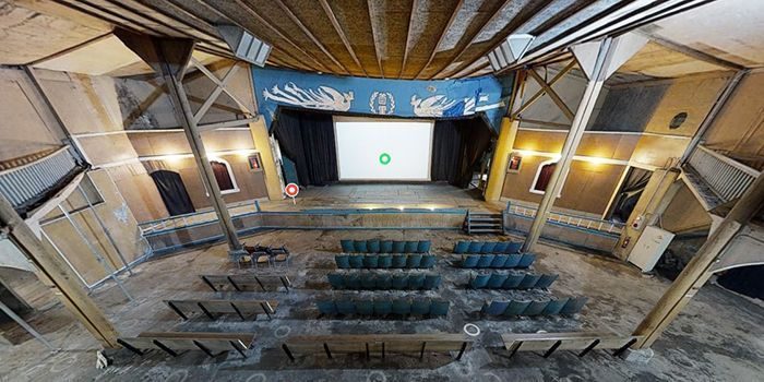 「懐かしい」を3Dで　「首里劇場」など沖縄の古い建物を記録、落書きや映写室も見られる　池宮商会