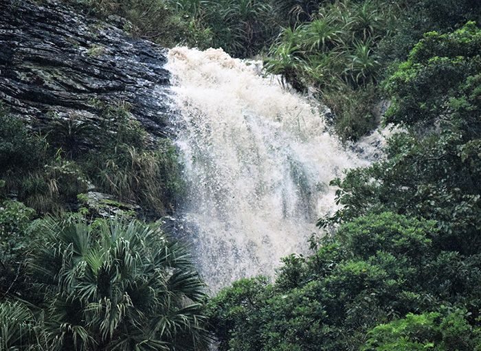 大雨のたび大迫力の滝出現　沖縄・渡嘉敷の「トゥグチ滝」