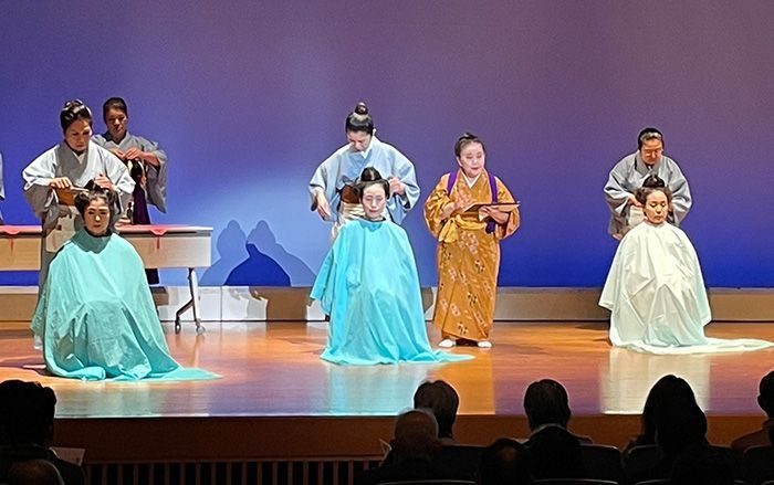 東京のステージで｢からじ結｣披露　琉装に用いる髪型　舞踊とともに紹介　沖縄本土復帰50周年記念