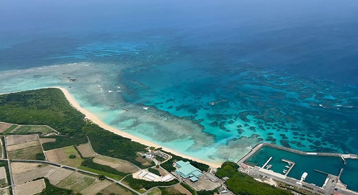 空から沖縄・波照間サンゴの絶景を　21日から3日間、ヘリの遊覧イベントを開催　波照間空港で15年ぶり民間運航