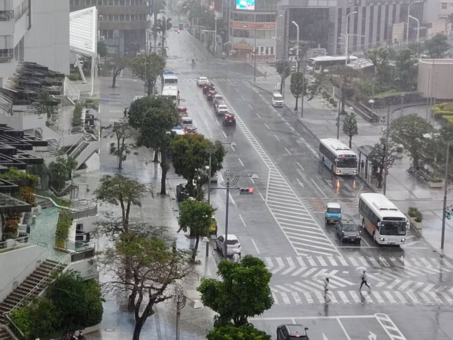 沖縄本島地方で大雨や雷、突風に注意を　気象台が呼びかけ　土砂災害や浸水の恐れも