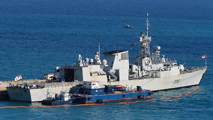 カナダとアメリカの海軍船が入港　沖縄・うるま市のホワイトビーチ