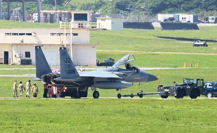 F15、主脚出ず緊急停止用フックを利用か　嘉手納基地所属機が緊急着陸