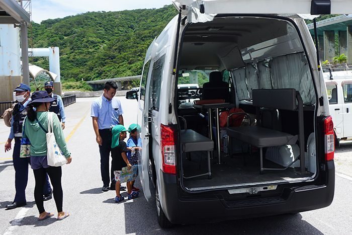 警察官が常駐しない沖縄の阿嘉島に初の「移動交番車」　夏の観光シーズン対応　8月末まで