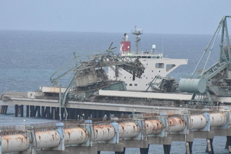 沖縄電力具志川火力発電所で揚炭機が倒壊　オペレーターがけがで救急搬送