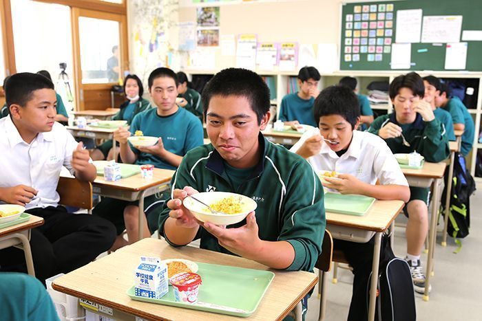 中学生「ケチャップライスみたい」　給食にバスケW杯出場国カーボベルデの料理　合宿地の沖縄・与那原町