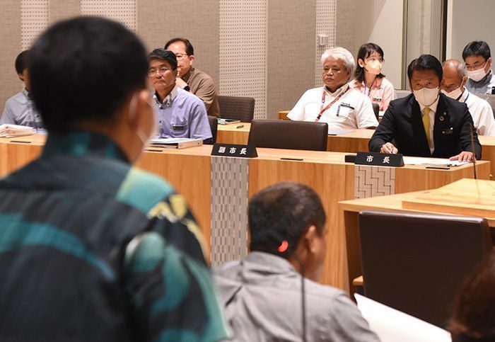 質問遮り発言、石垣市長が謝罪　野党市議のかりゆしウエアデザイン巡り　市議は発言の訂正要求　沖縄