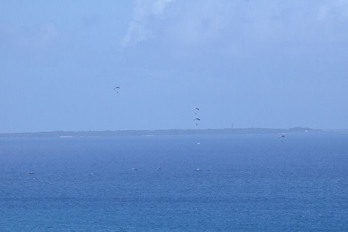 米軍、22日夜にパラシュート降下訓練を計画　津堅島水域　沖縄県や漁協は反対