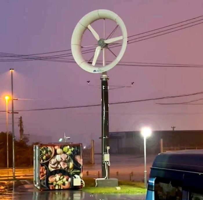 ｢レンズ風車｣台風でも発電　「停電への備え」自治体PRへ　うるま市の企業が県内総代理店　沖縄