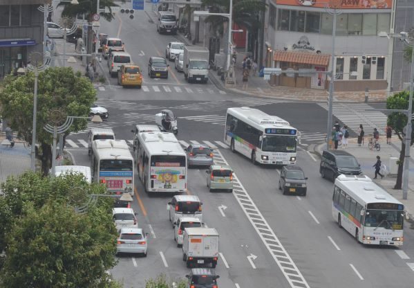 沖縄本島の路線バス、午後6時から全便運休　台風6号の再接近で